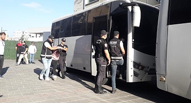 İzmir'de adliye önündeki çatışmayla ilgili 20 şüpheli adliyede