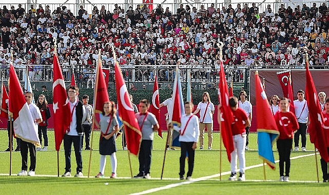 Aliağa Cumhuriyet için Atatürk Stadına koştu