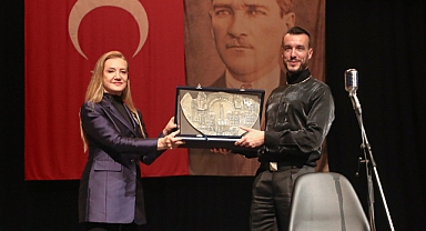 DEÜ'den 100. yıl buluşması: Cem Adrian katıldı