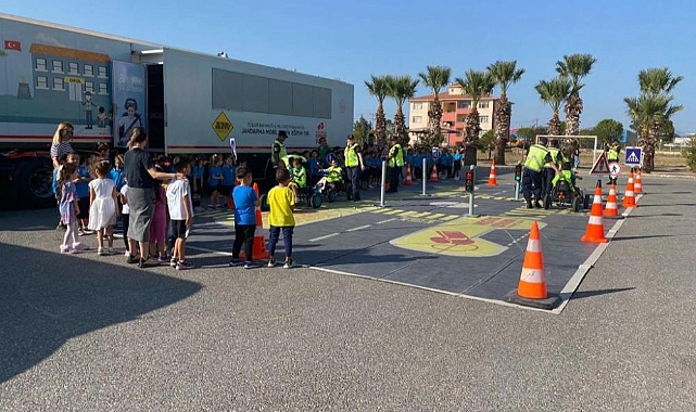İzmir'de jandarmadan trafik güvenliği eğitimi
