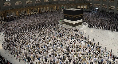 Umreye gideceklere müjde: Elektronik vize imkanı geliyor