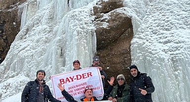 Ağrı’da 33 metre yükseklikteki şelale dondu