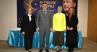 AK Parti İzmir Kadın Kolları’nda devir teslim töreni