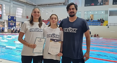 DEÜ'lü yüzücüler havuzdan 1 rekor 8 madalya çıkardı