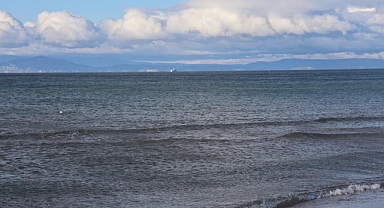 Batan balıkçı teknesindeki kayıp 2 kişiyi arama çalışmaları sürüyor