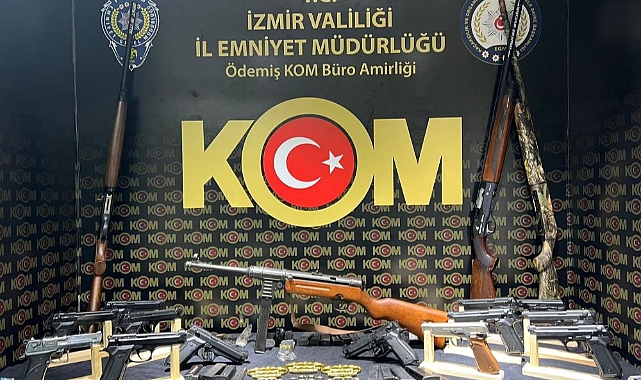 İzmir'de silah tacirlerine baskın: 5 gözaltı