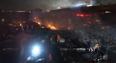 Pakistan’da gecekondu mahallesinde yangın