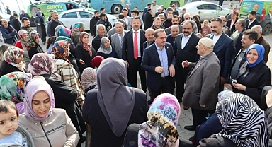 AK Partili Kırkpınar Kemalpaşa’da vatandaşlarla bir araya geldi