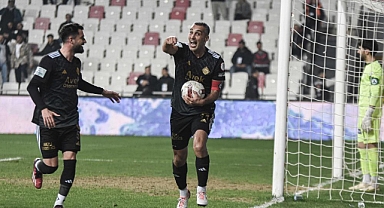 Altay’ın en skorer oyuncusu 42 yaşındaki Murat Uluç