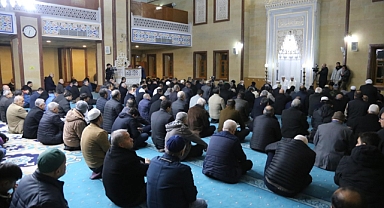 Depremde hayatını kaybedenler dualarla anıldı