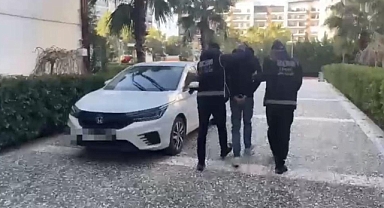 İnterpol tarafından kırmızı bültenle aranan zanlı İzmir’de yakalandı