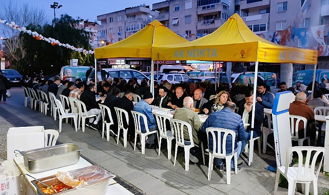 Ak Parti Buca İftarına yüzlerce kişi katıldı