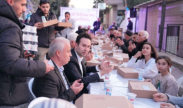 Başkan Adayı Çiftçioğlu; Karşıyakalılarla ilk iftarı yaptı, sosyal projelerini açıkladı