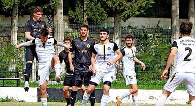 Çeşme Belediyespor farklı kazandı, liderliğini sürdürdü
