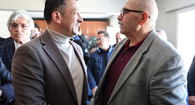 Hamza Dağ, İzmirli minibüsçülere seslendi: “Gelin İzmir'in direksiyonunu bize emanet edin”