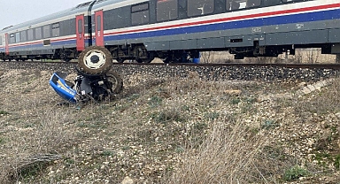 Isparta’da tren ile traktörün çarpıştı