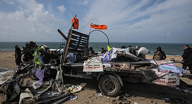 İsrail insani yardım taşıyan kamyonu vurdu: 9 ölü
