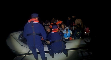 İzmir açıklarındaki 67'si çocuk 145 göçmen karaya çıkartıldı