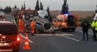 İzmir'de otomobil önce tıra ardından bariyerlere çarptı: 1ölü, 1 yaralı