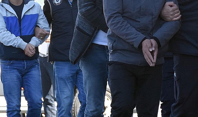 İzmir merkezli FETÖ operasyonu: 14 gözaltı