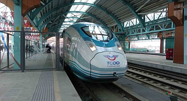 Karamollaoğlu, eleştirdiği hızlı trenle Ankara’ya geri döndü