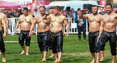 Menemen'de Pehlivanlar geçidi