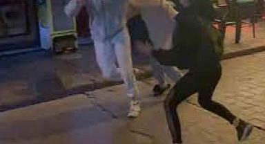 Taksim’de sevgilisini başkasıyla yakalayan kadın ortalığı birbirine kattı