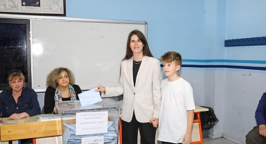 Mustafa Denizli'nin kızı Lal Denizli belediye başkanı seçildi