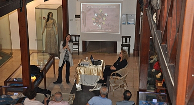 EÜ Etnografya Müzesinde “Aile Albümlerinden Ebedi Hatıralar” konuşuldu