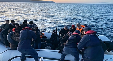 İzmir açıklarında 50'si çocuk 186 göçmen karaya çıkartıldı