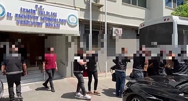 İzmir’deki gece kulübüne uyuşturucu baskınında polisler de dahil 21 kişi tutukladı