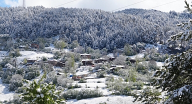 Mayıs ayında yağan kar Ilgaz Dağı'nı beyaza bürüdü