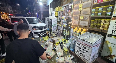 Sultangazi’de alkollü sürücü markete daldı, bir kişi ölümden döndü